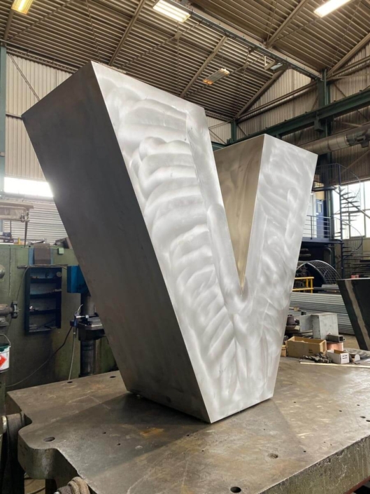 Réfection du lettrage de l’enseigne lumineuse du centre commercial Rivetoile à Strasbourg