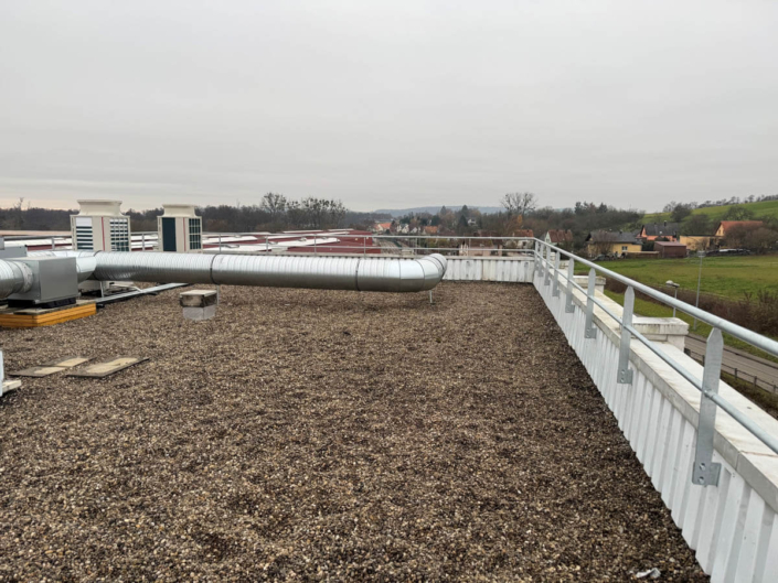 Pose de 50ml de garde-corps en toiture à Reichshoffen