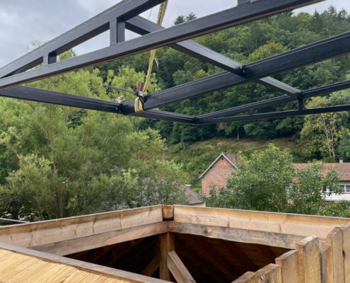 Pose d’une verrière type puit de lumière à Sturtzelbronn.