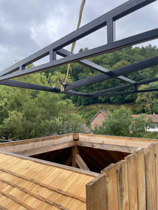 Pose d’une verrière type puit de lumière à Sturtzelbronn.