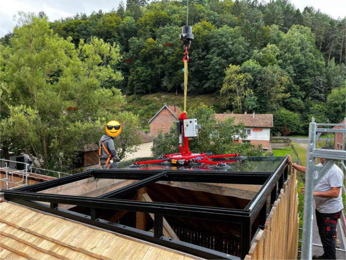 Pose d’une verrière type puit de lumière à Sturtzelbronn.