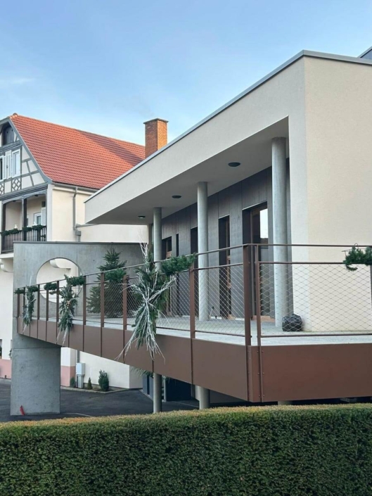 Fabrication et pose de garde-corps, mains courantes et brise-soleil extérieurs