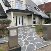 Fabrication et pose de colonnes métalliques et d’un carport trapézoïdale à Soultz-Sous-Forêts