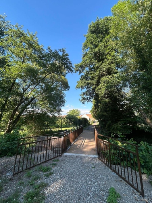 Fabrication et pose d’une passerelle piétonne à Mertzwiller Fabrication et pose d’une passerelle piétonne à Mertzwiller
