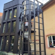 Fabrication et pose d’un escalier hélicoïdal et de garde-corps à l’Ehpad de Dorlisheim