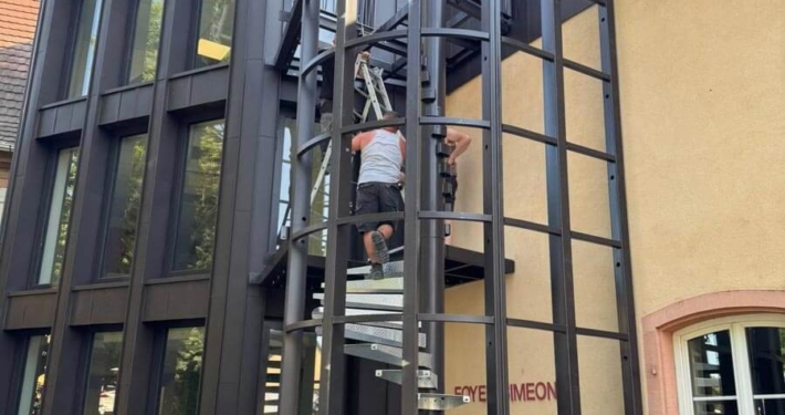 Fabrication et pose d’un escalier hélicoïdal et de garde-corps à l’Ehpad de Dorlisheim