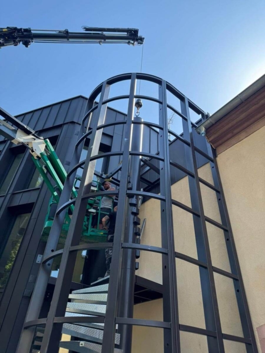 Fabrication et pose d’un escalier hélicoïdal et de garde-corps à l’Ehpad de Dorlisheim