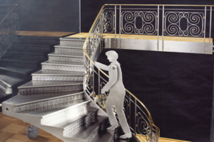Escalier métallique hélicoïdal à deux quartiers tournants à l’échelle 1/5
